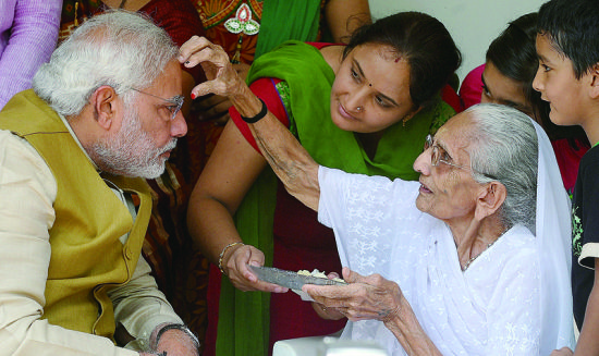 了朱红色的"吉祥痣"据英国《每日电讯报》今晨报道,印度的下一任总理