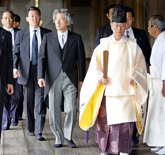 日本前首相之子参拜靖国神社 其父小泉曾6次参拜