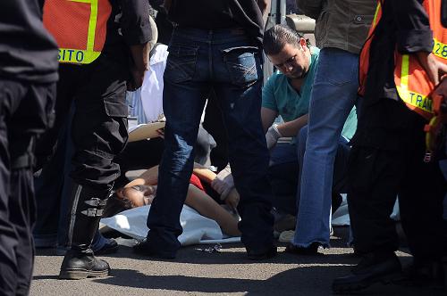 组图:洪都拉斯1名年轻女性首都街头遭枪击身亡