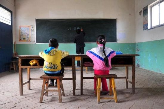农村"麻雀小学":学生越走越少投入越来越多