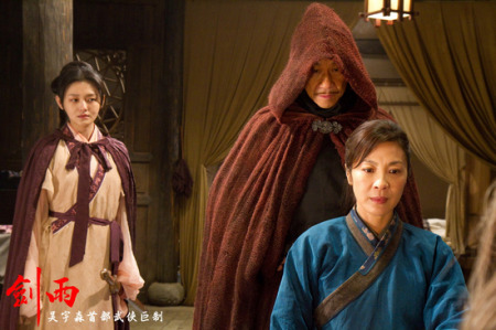 和女儿吴飞霞(左)在拍摄现场