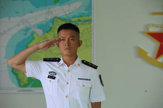 《火蓝刀锋》杨志刚展示海军风采(图)