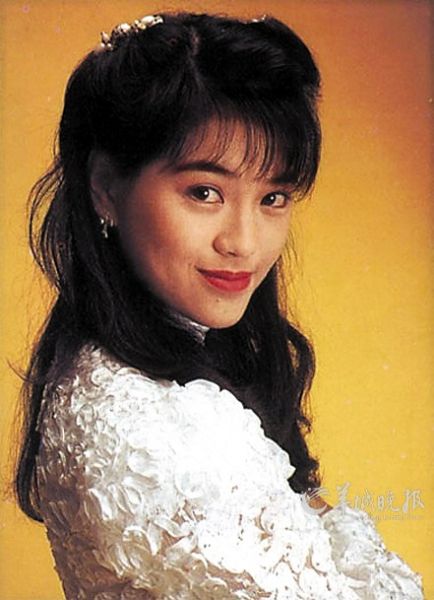 汤宝如并列为"宝丽金三小花"的刘小慧,自1997年下嫁草蜢成员苏志威后