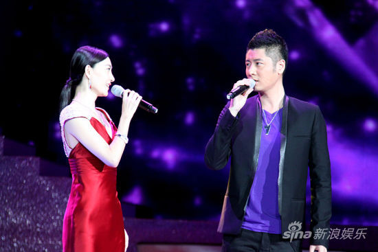 任重与王丽坤共同献唱情歌