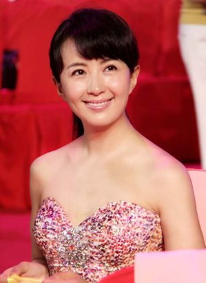 杨童舒美人鱼长裙亮相大学生电影节|杨童舒|大学生|电影节_新浪娱乐_新浪网