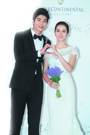 韩惠珍嫁足球金童 婚纱燕尾服皆为租借|韩惠珍|奇诚庸|婚礼_新浪娱乐