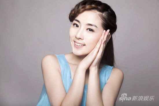 《一次性爱上》女一曲桐雨甜美写真曝光