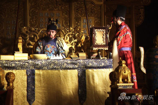 余少群皇帝角色盘点:古装男神的霸气温柔