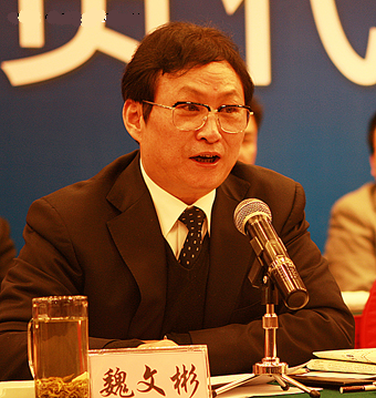 魏文彬为歌手爸爸团队开会