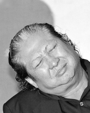 洪金宝升级当爷爷兴奋到口干叫孙子洪大爷