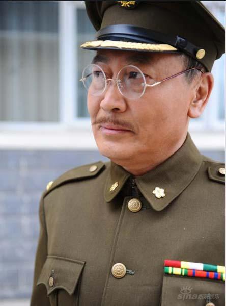 林牧云--狄剑青饰林牧云(狄剑青):陈怀远的参谋长.