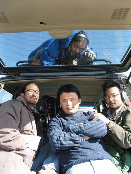 资料图片:影片《寻找智美更登》工作照(8)