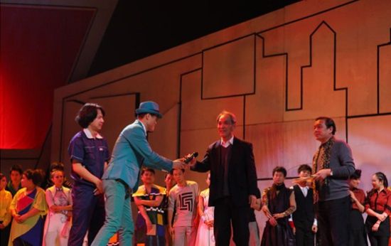 导演大鬼《我不是成龙》首演获好评