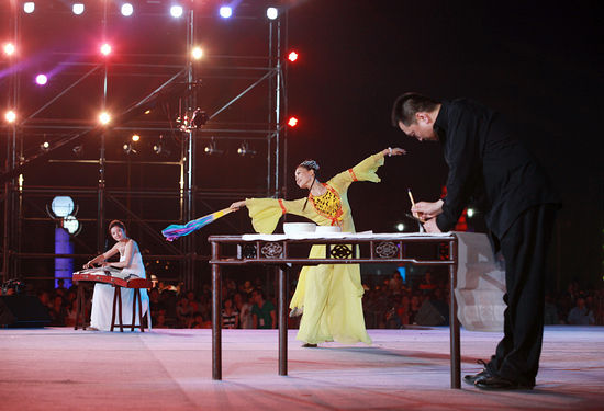 古筝舞蹈国画同台献艺新浪娱乐讯 "麻花儿烧饼呃麻花儿烧饼,臭豆腐酱