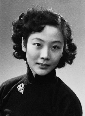 赵老师年轻时的照片.