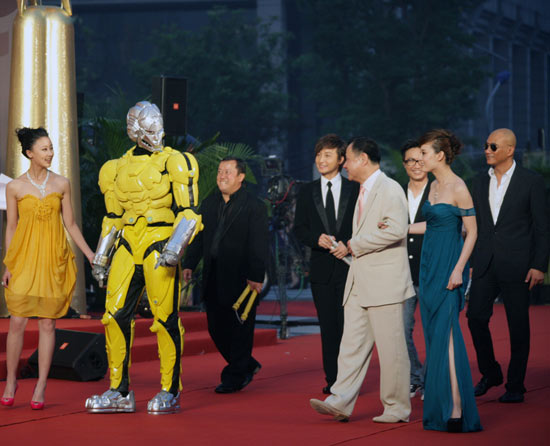 机器侠闪耀上影节神秘机器人亮相红毯图