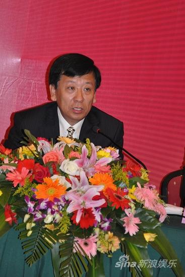 双方代表签字许柏林和高沛握手现场播放江阴宣传片