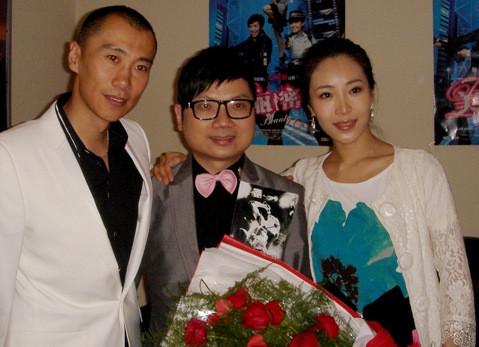 梁镜珂,郑昊和程青松新浪娱乐讯 由赵小鸥,赵小溪兄弟联袂执导的悬疑