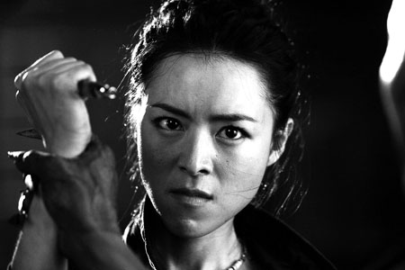 张静初《全城戒备》首当打女越战越勇
