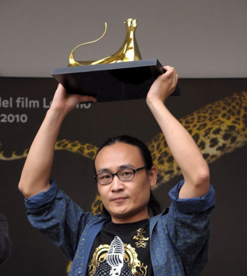 李红旗凭《寒假》获洛迦诺电影节金豹奖杯