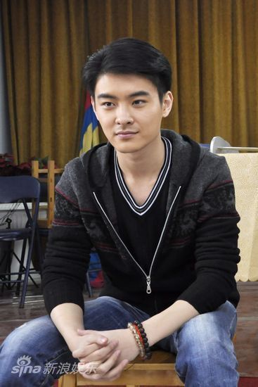 缪俊杰《声声不息》杀青舞刀弄枪秀京剧功底