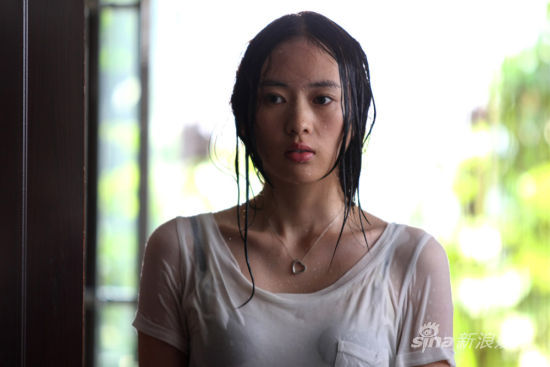 最长的拥抱曝剧照童瑶首次水下湿身拍戏