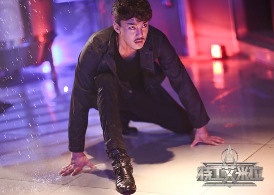 韩国美男安圣浩挑战出演杀手 酷劲十足