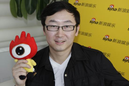 覃宏手持小浪 陆川自信笑容