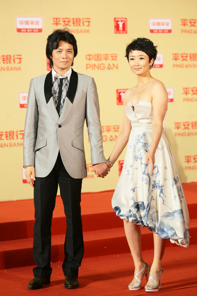 图文上影节闭幕红毯赵涛携手胡雪桦