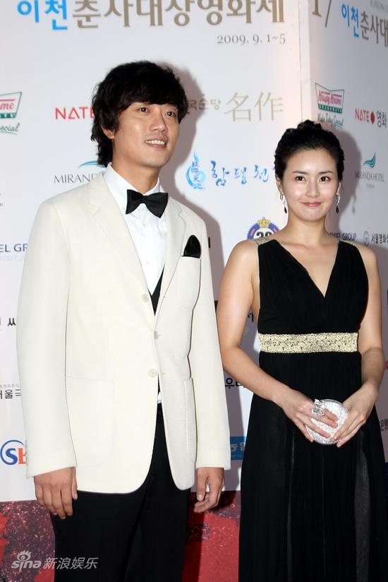 宣传大使朴熙顺和崔贞允