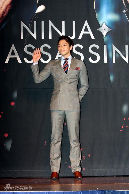 图文忍者杀手韩国记者会rain正装帅气