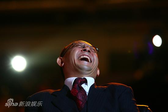 姜文大笑