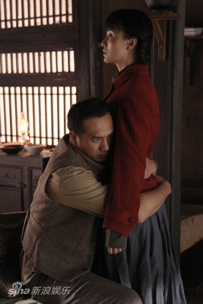 图文小宋佳剧照曝光绝望相拥