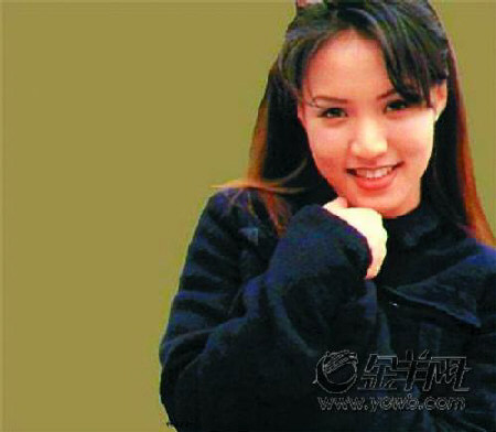 黎瑞恩肚子微凸疑似有喜 逛街不买时装买童装