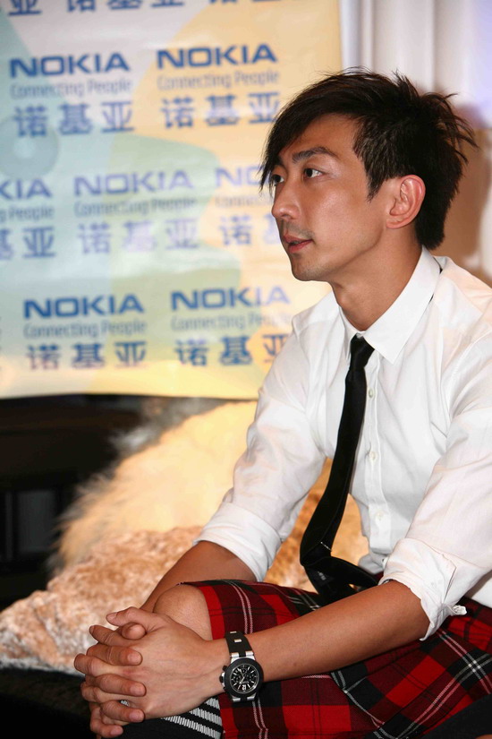 李灿森和胥力文接受媒体采访胥力文剧照交换手机互换身份,年轻的时尚