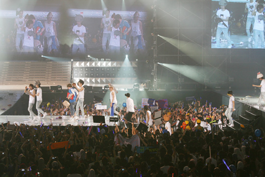 superjunior马来西亚个唱 场面火爆近失控(图)