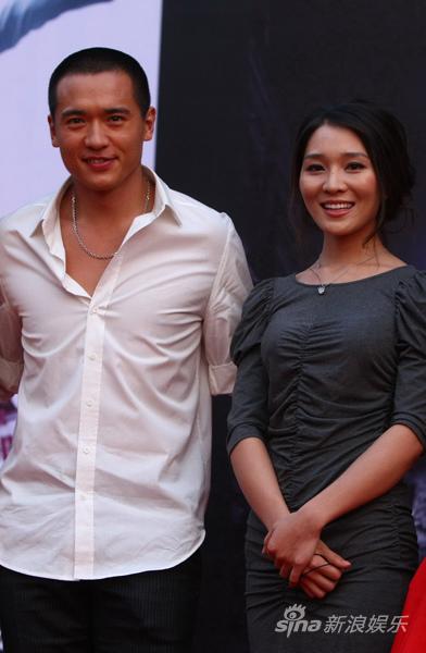 高云翔新造型抢风头 电影首映遭媒体围堵(图)