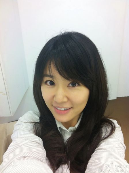 林心如微博晒刘海清新照 网友赞素颜美丽(图)