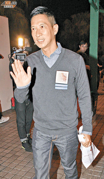 张家辉知道刘伟强喝酒很厉害,因此带酒到贺.