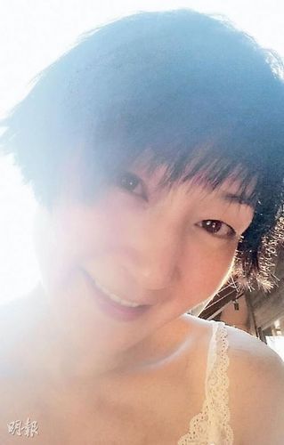 万绮雯晒短发照 笑言:谁会为自己剪狗啃头