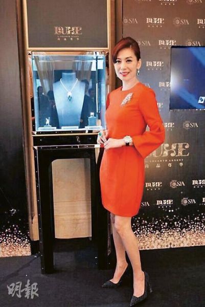 邝美云买翡翠曾被骗 与男友林达民各自忙