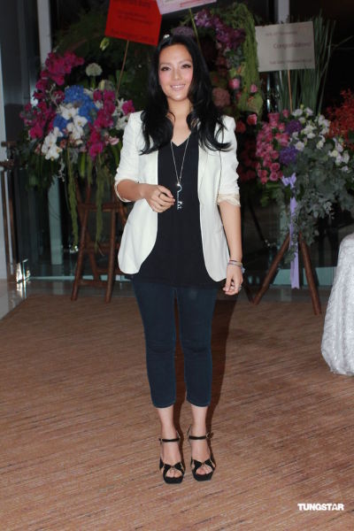 组图霍启山现身杂志派对卫兰黑白配即场献唱