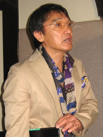 日本60岁男星荻原健一被曝与模特富田里香交往