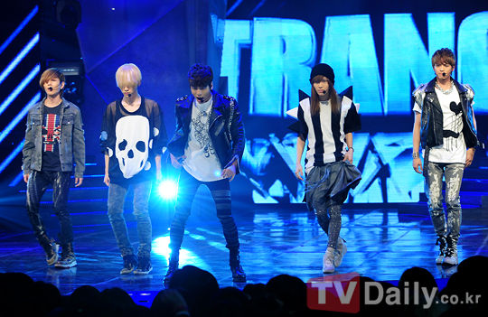 【2012.03.28】【音乐】shinee确定做客某网站与粉丝亲密接触