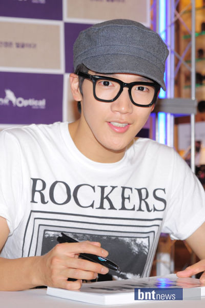 2pm成员junk爆料团内一人正在恋爱