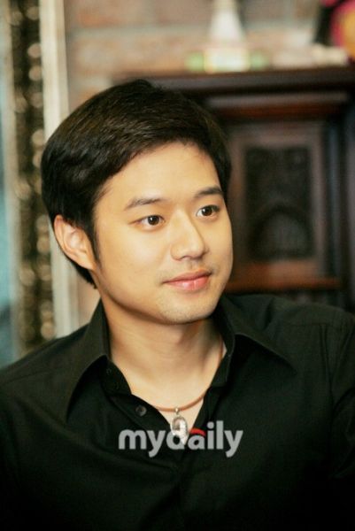 【2014.05.21】【明星】千正明交往小12岁女友 经纪公司确认