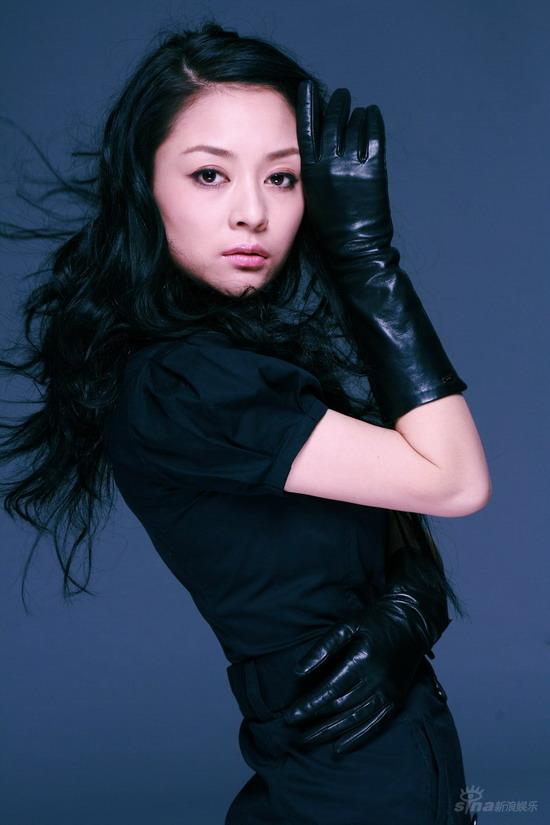 陈实新浪娱乐讯 演员陈实在自己主演的新剧《别忘了爱自己》中,首次