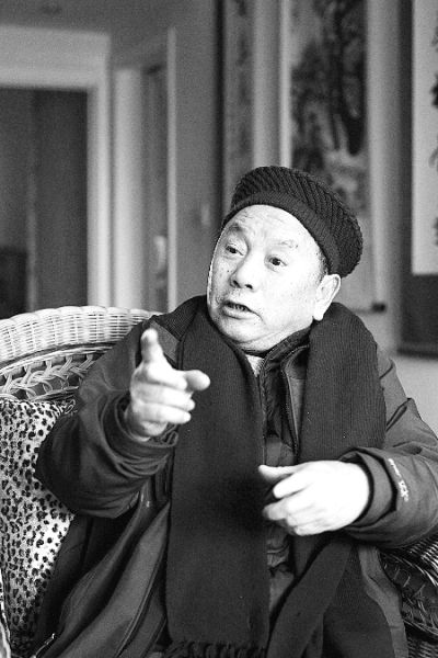 能读能写诗的评书艺术家,跻身于"全国评话评书十大名家"之列,与袁阔成