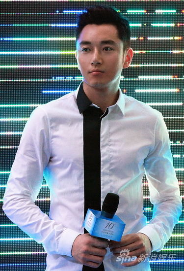 李东学获国际品牌青睐新剧下月开拍图