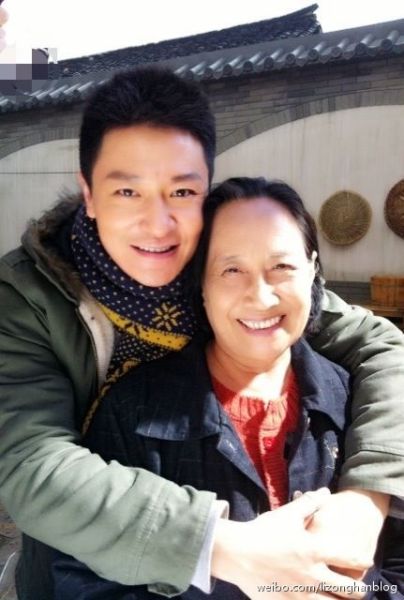 李宗翰晒与孙桂田合照姥姥是块宝